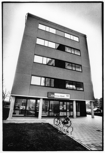 351160 Gezicht op het Wijkbureau Zuid van de gemeente Utrecht ('t Goylaan 125).